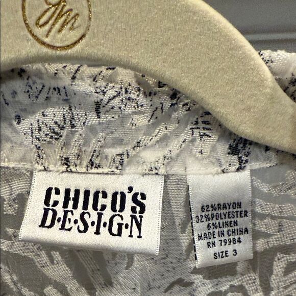 Chico's Gray and White Floral Button Down Shirt size XL - Picture 2 of 4